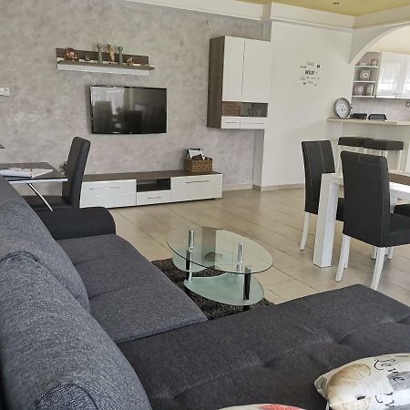Guest House Surina App Surina'S Green Holiday Rupa Экстерьер фото