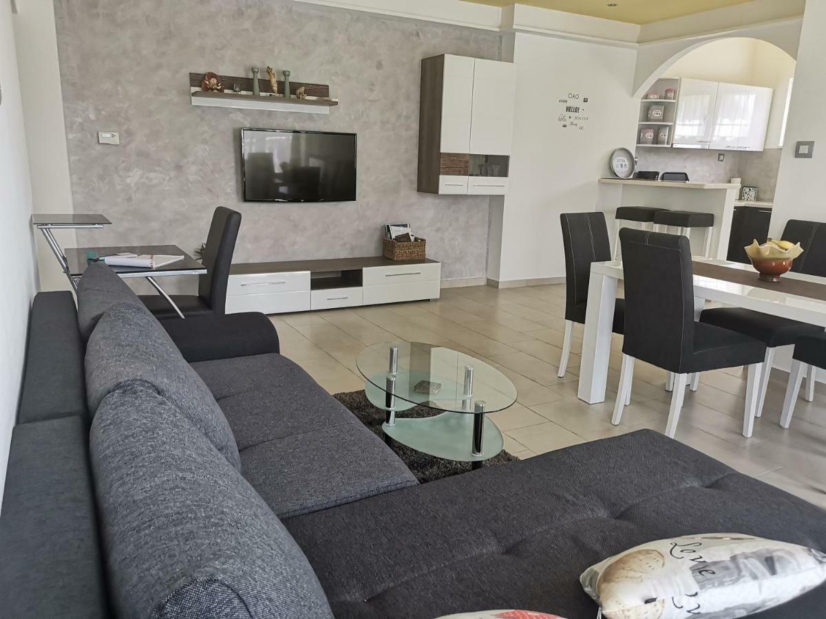Guest House Surina App Surina'S Green Holiday Rupa Экстерьер фото
